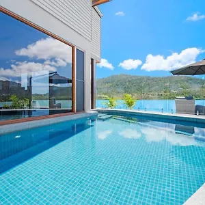14 The Cove - Waterfront Whitsunday Holiday home