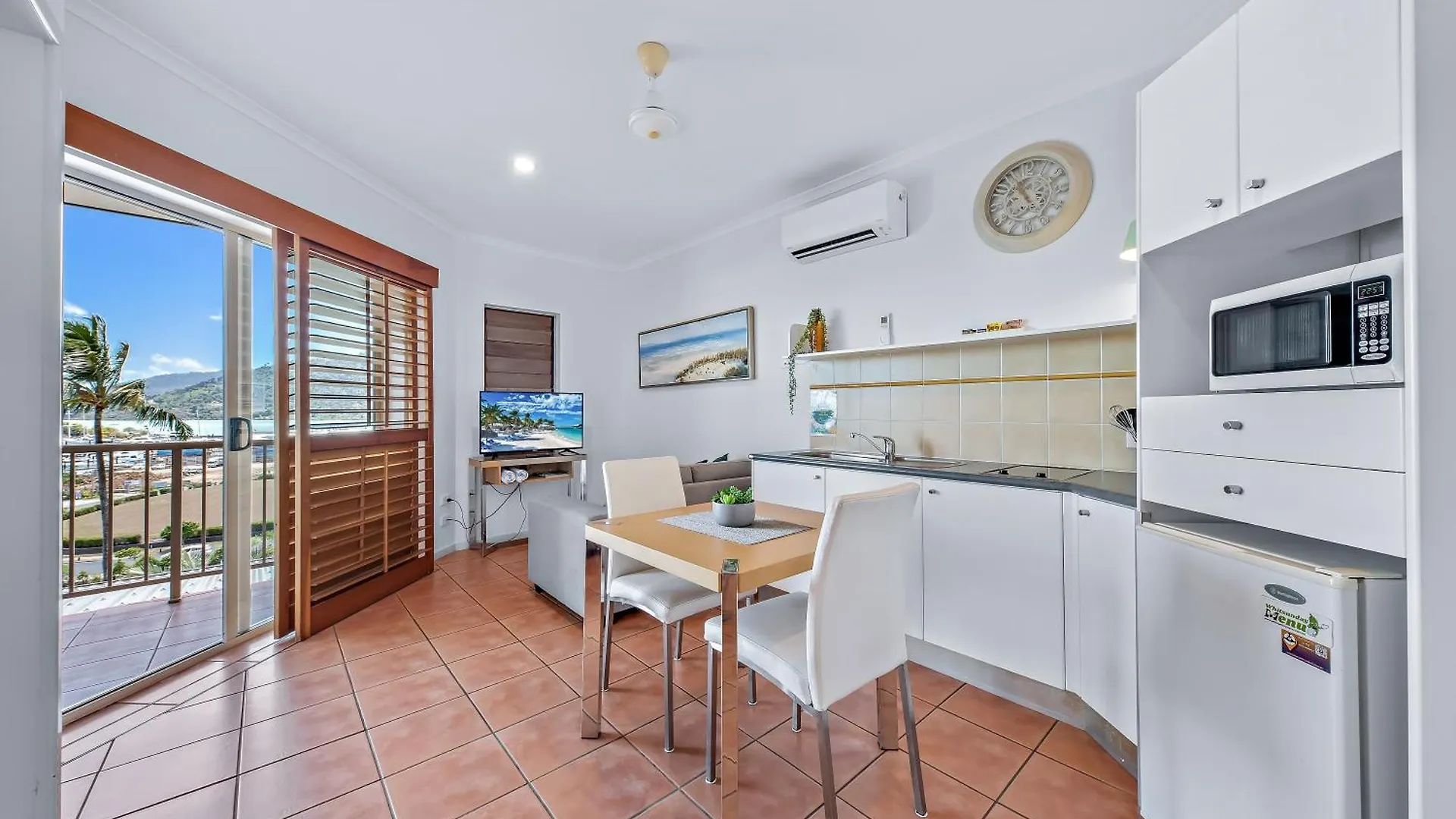 Apartment Spa Haven 17B Ocean View Airlie Beach Australia