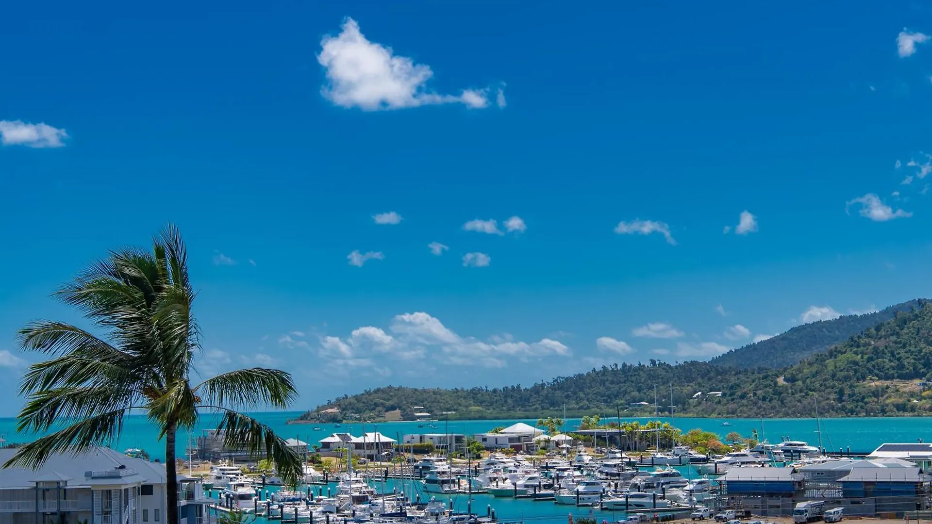 Spa Haven 17B Ocean View Airlie Beach